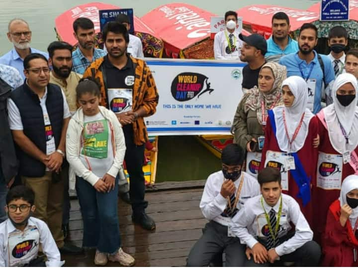 Pankaj Choudhary established Lets Do It India on world Clean Up Day 2022 World Clean Up Day 2022: जश्न मनाने छात्र और युवा आए एक साथ, प्रोफेसर पंकज चौधरी ने की Lets Do It India की स्थापना