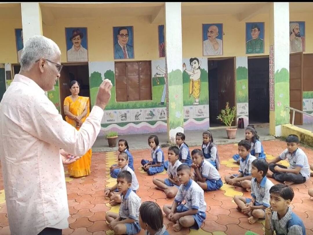 Lumpy Skin Disease : लम्पी स्कीनबाबत विद्यार्थ्यांच्या माध्यमातून शिक्षक करतायेत जनजागृती, अहमदनगरमधील गुंडेगाव शाळेचा उपक्रम An initiative of Gundegaon School in Ahmednagar, teachers are doing public awareness about lumpy skin through students Lumpy Skin Disease : लम्पी स्कीनबाबत विद्यार्थ्यांच्या माध्यमातून शिक्षक करतायेत जनजागृती, अहमदनगरमधील गुंडेगाव शाळेचा उपक्रम