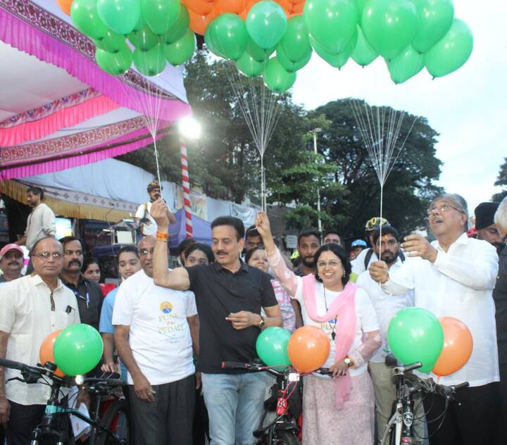 पंतप्रधान नरेंद्र मोदी यांच्या वाढदिवसानिमित्त पुण्यात सायकल रॅलीचं आयोजन करण्यात आलं होतं.