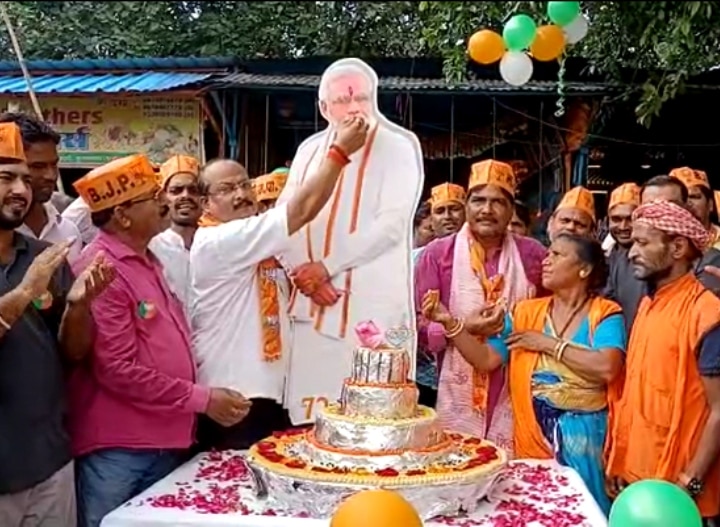 Supporters of Prime Minister Narendra Modi feed cake to each other after to  celebrate his birthday in Ahmedabad, India, Saturday, Sept. 17, 2022. (AP  Photo/Ajit Solanki Stock Photo - Alamy