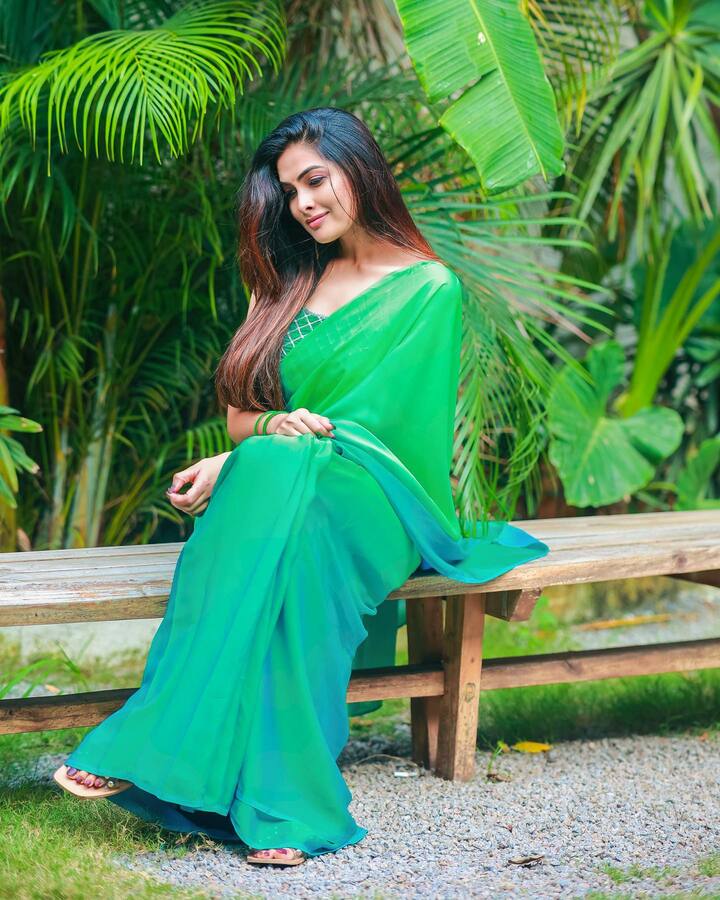 దివి అందమైన ఫోటోస్. Image Credit: Divi Vadthya/Instagram