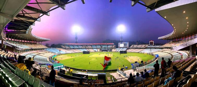 Laser show enthrals Eden Gardens spectators during Legends League Cricket match between India Maharajas and World Giants Eden Gardens: রাতের আকাশে মায়াবী আলোর খেলা, ইডেনে দর্শকদের জন্য হাজির চোখধাঁধানো লেজার শো