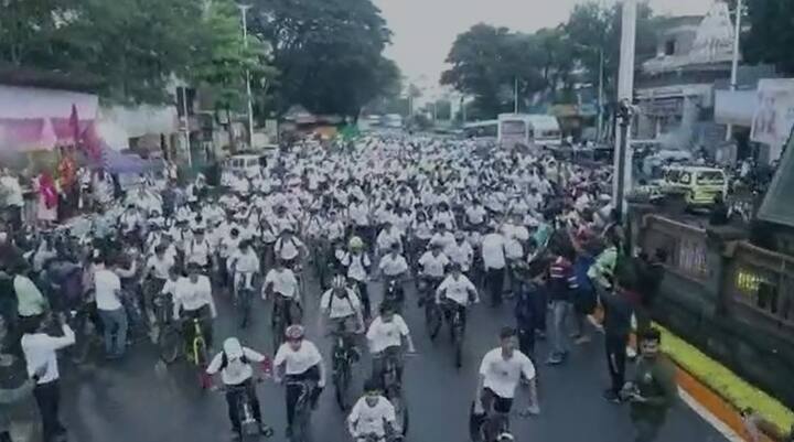 सायकल रॅली ही एका दिवसासाठी नसून ती अविरतपणे चालली पाहिजे. अशा उपक्रमामुळे पर्यावरण संरक्षणासोबत नवीन पिढीला प्रेरणा व मार्गदर्शन मिळण्यास मदत होते, असं गिरीश महाजान म्हणाले.