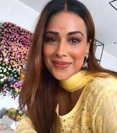 In Pics: जब वेस्टर्न ड्रेस छोड़ ‘संस्कारी’ बनीं Nia Sharma, लोगों की नहीं हट रही थीं नजरें, देखें एक से बढ़कर एक ट्रेडिशनल लुक्स