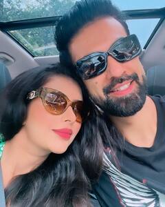 तलाक भूल मूवी डेट पर गईं Charu Asopa ने शेयर की ऐसी-ऐसी तस्वीरें, पति राजीव सेन संग दिए रोमांटिक पोज