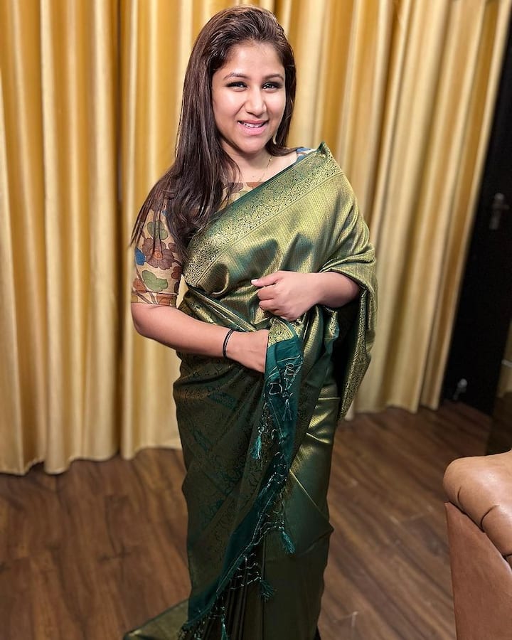 புல்லின் சிாிப்பும் பச்சை நிறமே...