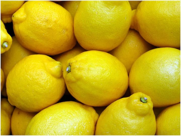 Adding lemon juice on hot food is a mistake - say nutritionists వేడి వేడి ఆహారంపై నిమ్మకాయ రసాన్ని పిండి తప్పు చేస్తున్నాం - చెబుతున్న పోషకాహార నిపుణులు