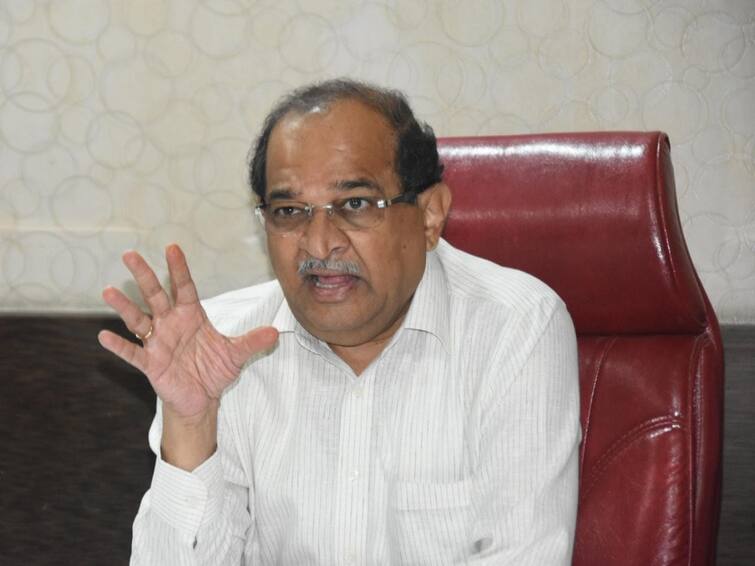 Minister Radhakrishna Vikhe Patil on Lumpy Skin Disease Lumpy Skin Disease : पशुधनाच्या औषधांचा खर्च शासन करणार, दिवसाला एक लाख जनावरांना लसीकरण : विखे पाटील