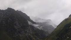 Badrinath Snowfall: बदरीनाथ में बदला मौसम का मिजाज, नर नारायण और नीलकंठ सतोपंथ की ऊंची चोटियों पर हुई बर्फबारी