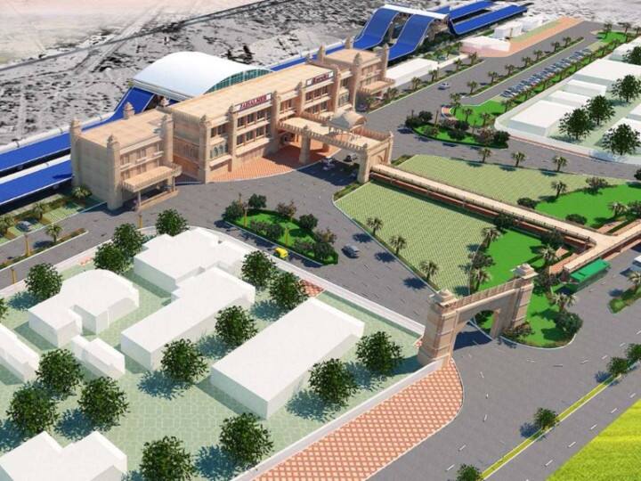 उत्तर पश्चिम रेलवे के जोधपुर मंडल के अंतर्गत जैसलमेर रेलवे स्टेशन आता है. इसके जीर्णोद्धार के लिए बीकानेर की एसकेटी एसजीसीसीएल कंपनी को जिम्मा दिया गया है. यह रेलवे स्टेशन देश ही नहीं, बल्कि विदेशी पर्यटकों से गुलजार रहता है. इसीलिए आधुनिकता के साथ परंपरागत क्षेत्रीय कला और संस्कृति की झलक को भी शामिल किया जा रहा है.