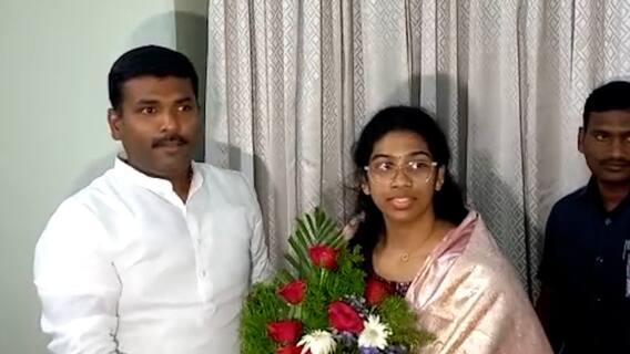 Minister Gudivada Amarnath : రైల్లో పురుడు పోసిన మెడికల్ స్టూడెంట్ కు మంత్రి సన్మానం | ABP Desam