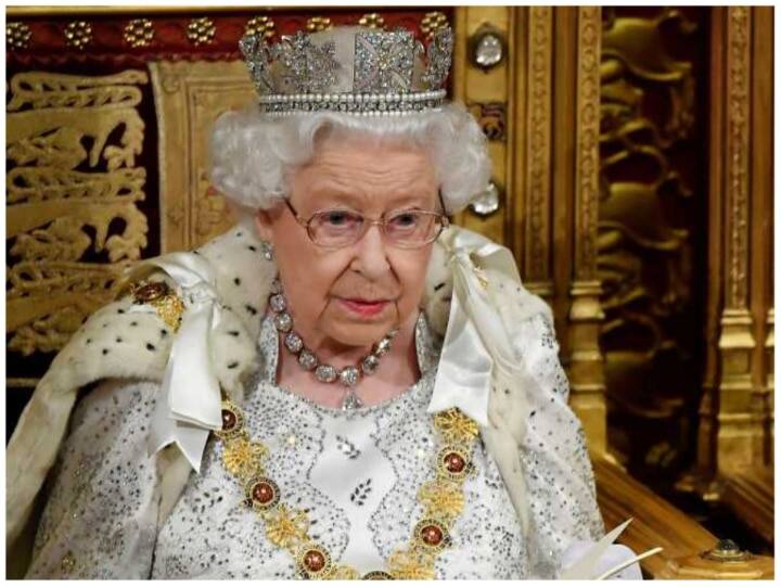 King Charles-III  at Buckingham Palace for funeral briefing Queens All grandchildren will be present Queen Elizabeth II funeral: महारानी के अंतिम दर्शन के लिए जुटा जनसैलाब, सर्द रात में 8 किलोमीटर लंबी लगी लाइन