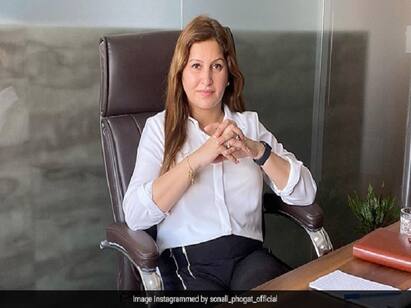 CBI Team At Goa Hotel Where BJP Leader Sonali Phogat Aides Stayed சோனாலி போகத் மரண வழக்கு...கோவா ஓட்டலுக்கு விரைந்த சிபிஐ...தொடரும் மர்மம்!
