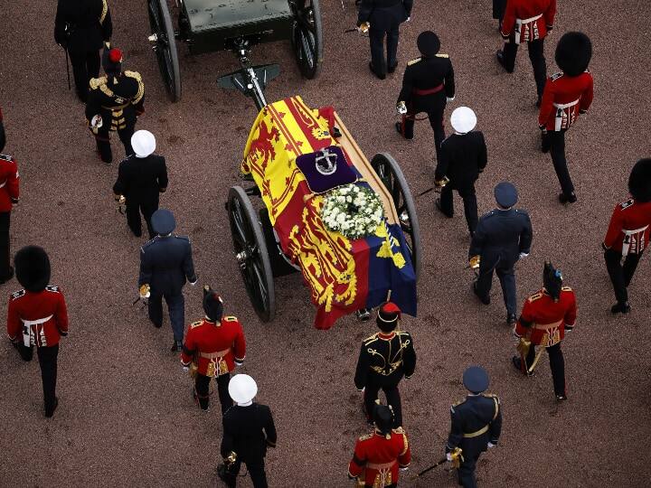 Queen Elizabeth II's Funeral: शाही परिवार ने जारी की महारानी एलिज़ाबेथ II के अंतिम संस्कार में आने वाले मेहमानों की लिस्ट Queen Elizabeth IIs Funeral know the list of invited guest Queen Elizabeth II's Funeral: शाही परिवार ने जारी की महारानी एलिज़ाबेथ II के अंतिम संस्कार में आने वाले मेहमानों की लिस्ट