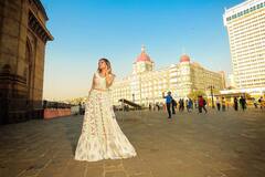 PHOTO: 'संस्कारी बहू' टीना दत्ताने वडापाव खात केलं नवं फोटोशूट; पाहा फोटो!