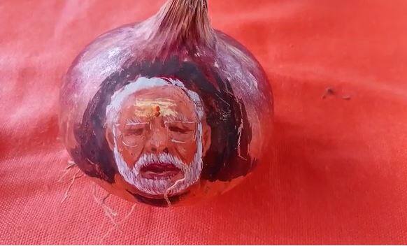 भाजपचे आमदार दिलीप बोरसे यांच्याकडे शेतकऱ्यांनी व्यथा मांडल्या.