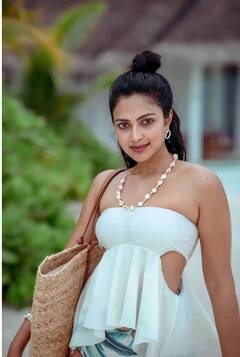 Amala Paul: బికినీలో అమలా పాల్ అందాలు, ఇలా ముందెప్పుడూ చూసి ఉండరు