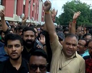 Mass CL : Govt employees demand old pension, protest in Gandhinagar, teachers on mass cl Mass CL : જૂની પેન્શન યોજના લાગુ કરો, આગેવાનોના સમાધાનથી શિક્ષકો નારાજ, ગાંધીનગરમાં ઉમટ્યા કર્મચારીઓ