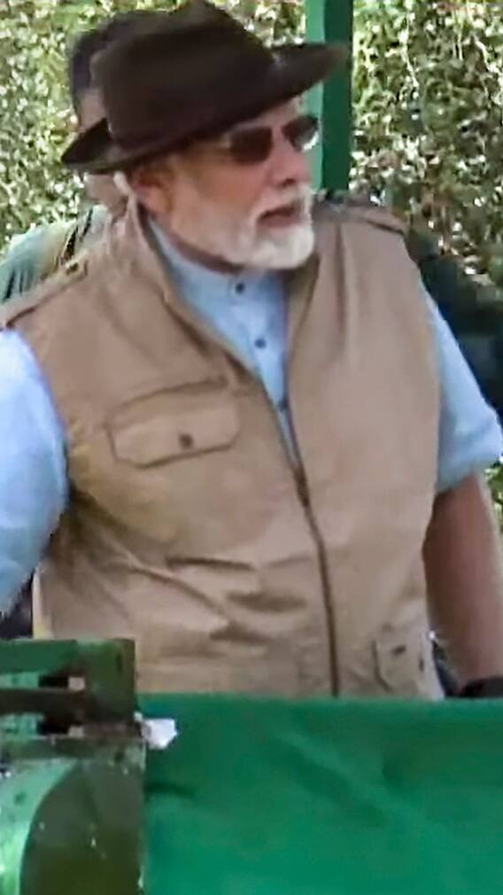 মোদির হাতে খুলল চিতার খাঁচা