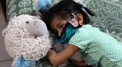 Viral Fever Flu on the rise in Tamil Nadu reason Medicine prevention know in detail Flu in Tamil Nadu: தமிழகத்தில் அதிகரிக்கும் காய்ச்சல் காரணம் என்ன? மருந்துகள், தடுப்பது எப்படி? 