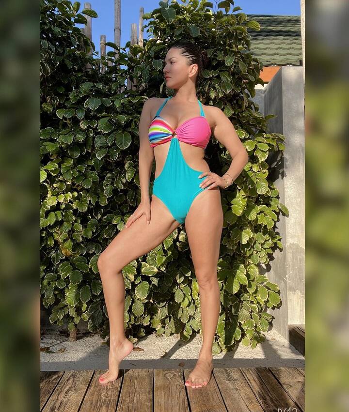 આ તસવીરોમાં સની ખૂબ જ હોટ લાગી રહી છે.