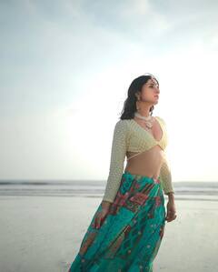 Kanika Mann : समुद्र किनाऱ्यावर अभिनेत्री कनिका मानचं नवं फोटोशूट, लेहेंगा-चोलीत दिसतेय ग्लॅमरस, पाहा फोटो