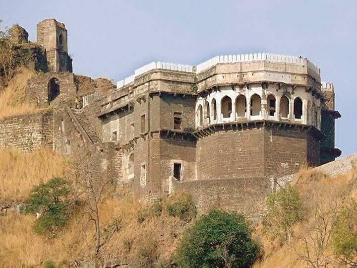 maharashtra News Aurangabad News The Shinde government will change the name of Daulatabad Fort to Devagiri Fort मोठी बातमी! शिंदे सरकार नामांतराचा आणखी एक निर्णय घेणार, आता दौलताबाद...