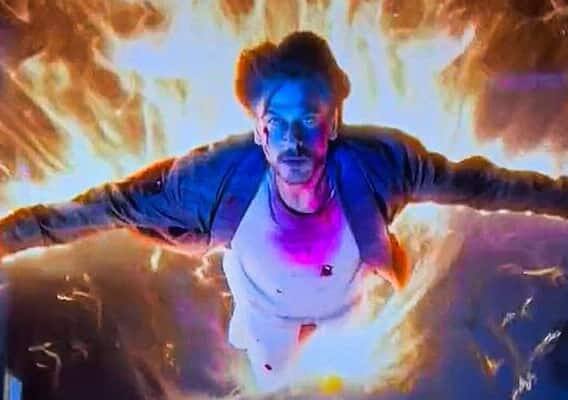 ਰਣਬੀਰ ਕਪੂਰ ਅਤੇ ਆਲੀਆ ਭੱਟ ਅਭਿਨੀਤ 'ਬ੍ਰਹਮਾਸਤਰ' ਨੂੰ ਭਾਵੇਂ ਮਿਸ਼ਰਤ ਸਮੀਖਿਆਵਾਂ ਮਿਲੀਆਂ ਹੋਣ, ਪਰ ਸ਼ਾਹਰੁਖ ਖਾਨ ਦੀ ਮੌਜੂਦਗੀ ਮਹਾਂਕਾਵਿ ਐਕਸ਼ਨ-ਐਡਵੈਂਚਰ ਫੈਨਟਸੀ ਫਿਲਮ ਦੀਆਂ ਮੁੱਖ ਗੱਲਾਂ ਵਿੱਚੋਂ ਇੱਕ ਹੈ।