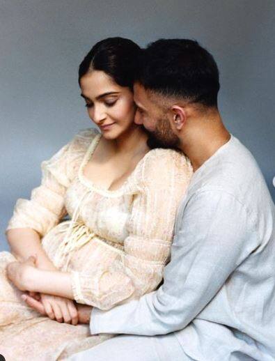 लेकिन इन दिनों सोनम कपूर अपनी और पति आनंद के साथ रोमांटिक डेट्स को मिस कर रही हैं.