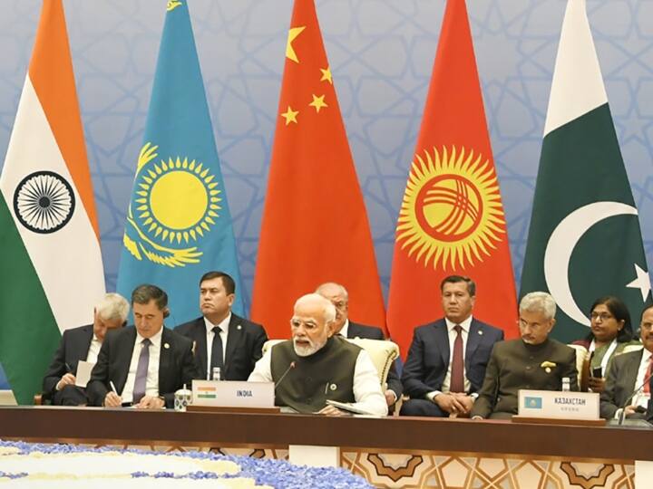 SCO Summit 2022 PM Modi Vladimir Putin Xi Jinping Samarkand PM Modi Showed The Path of Peace in Uzbekistan SCO Summit:  भारत के हितों को सर्वोपरि रखते हुए PM मोदी ने दिखाया शांति का रास्ता