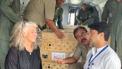 Cheetahs In India: খাঁচা খুলে দিলেন মোদি, DSLR হাতে তুললেন ছবিও, কুনো অভয়ারণ্যে ৮ চিতা