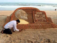 Narendra Modi Birthday: শৈশবেই সঙ্ঘ সংসর্গে, সন্ন্যাস নিতে ছাড়েন সংসার, ৭২-এ পড়লেন প্রধানমন্ত্রী মোদি