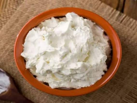 White Butter: चौंका देंगे आपको सफेद मक्खन के ये कमाल के फायदे, ऐसे बनाएं मक्खन White Butter: चौंका देंगे आपको सफेद मक्खन के ये कमाल के फायदे, ऐसे बनाएं मक्खन