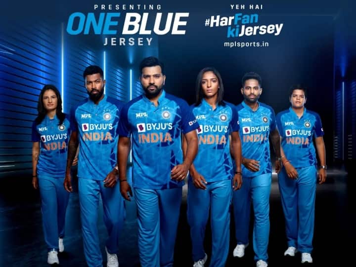 T20 World Cup: Indian team's new jersey released for T20 World Cup, see photos T20 World Cup 2022: टी20 वर्ल्ड कप के लिए टीम इंडिया की नई जर्सी लॉन्च, सामने आईं ये खास तस्वीरें