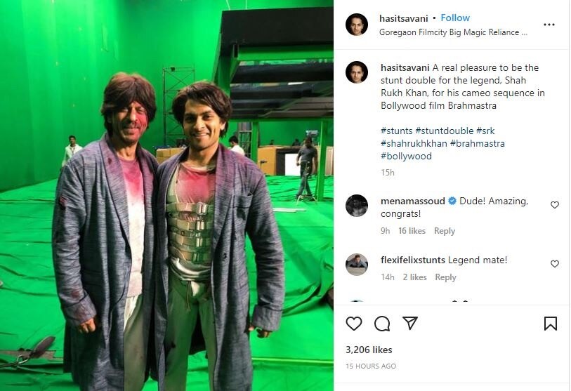 Shah Rukh Khan की ब्रह्मास्त्र के स्टंट डबल हसीत सवानी संग तस्वीर आई सामने, BTS फोटो में दिखा 'लीजेंड' का खास अवतार