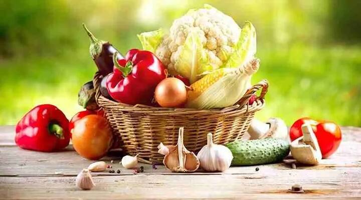 ਸਬਜ਼ੀਆਂ ਵਿੱਚ ਗਾਜਰ, ਟਮਾਟਰ, ਪਾਲਕ, ਜੈਤੂਨ, ਹਲਦੀ ਦੇ ਪੱਤੇ, ਹਰਾ ਪਿਆਜ਼ ਅਤੇ ਬਰੋਕਲੀ ਜ਼ਰੂਰ ਸ਼ਾਮਲ ਕਰੋ ਇਸ ਤੋਂ ਇਲਾਵਾ ਕਾਫ਼ੀ ਨੀਂਦ ਲਓ ਅਤੇ ਸੌਣ ਅਤੇ ਜਾਗਣ ਦਾ ਸਮਾਂ ਨਿਰਧਾਰਤ ਕਰੋ।