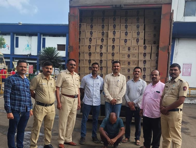 Foreign liquor stock worth one crore seized by Excise Department in Aurangabad Aurangabad Crime : एक कोटीचा विदेशी मद्यसाठा जप्त, उत्पादन शुल्क विभागाची मोठी कारवाई