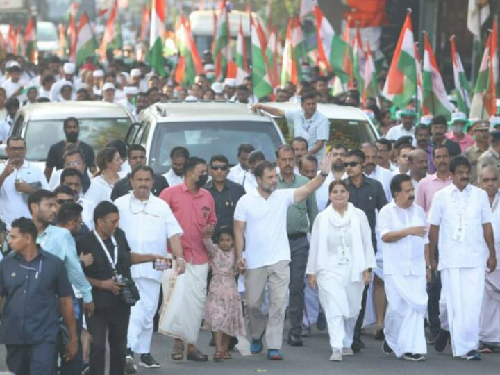 Bharat Jodo Yatra Today is the 11th day of Congress Bharat Jodo Yatra Rahul Gandhi was seen on the streets of Kerala with supporters Bharat Jodo Yatra: कांग्रेस की भारत जोड़ो यात्रा का आज 11वां दिन, सैकड़ों समर्थकों के साथ केरल की सड़कों पर दिखे राहुल गांधी