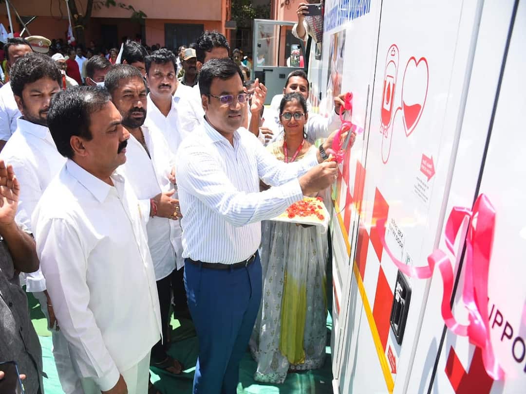 mobile vehicles for blood donation DNN తొలిసారిగా బ్లడ్ డొనేషన్ కోసం మొబైల్ వ్యాన్లు- నెల్లూరులో ప్రారంభం