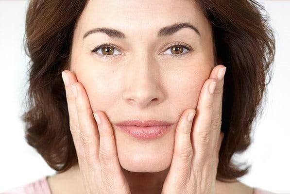 ਆਕਸੀਡੇਟਿਵ ਤਣਾਅ (stress) ਦਾ ਅਰਥ ਹੈ ਸਰੀਰ ਵਿੱਚ ਫ੍ਰੀ ਰੈਡੀਕਲਸ (Free Radicals) ਦੀ ਮਾਤਰਾ ਵਿੱਚ ਵਾਧਾ। ਫ੍ਰੀ ਰੈਡੀਕਲ ਅਜਿਹੇ ਫ੍ਰੀ ਕਣ ਹੁੰਦੇ ਹਨ ਜੋ ਖੂਨ ਅਤੇ ਹੋਰ ਤਰਲ ਪਦਾਰਥਾਂ ਦੇ ਨਾਲ ਸਰੀਰ ਵਿੱਚ ਵਹਿੰਦੇ ਹਨ।