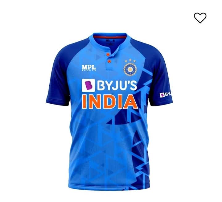 नेहमीप्रमाणे टीम इंडियाची जर्सी निळ्या रंगाची आहे