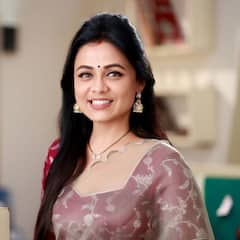 PHOTO : ‘गुलमोहर अगर तुम्हारा नाम होता...’, प्रार्थना बेहेरेच्या साडी लूकवर भाळले चाहते!