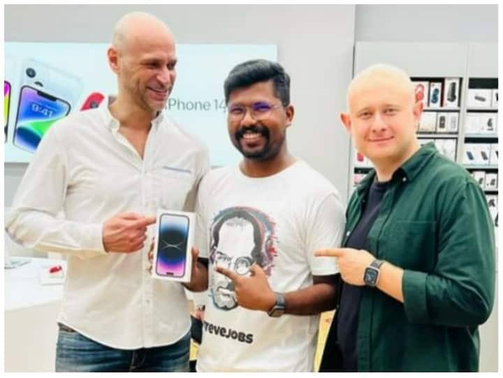 Apple IPhone 14 Craze Kerala Man Arrived In Dubai To Be The First First Indian With IPhone 14 Apple iPhone 14ની દિવાનગીઃ કેરળના યુવકે સૌથી પહેલાં આઈફોન14 ખરીદવા માટે કર્યું આવું કારનામું