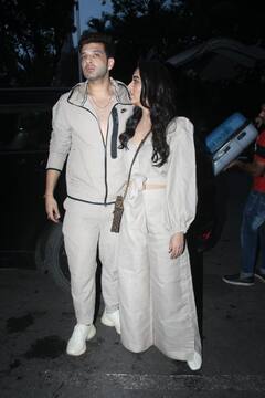 Karan-Tejasswi Pics: एयरपोर्ट पर स्पॉट हुए करण कुंद्रा-तेजस्वी प्रकाश, सामने आईं लेटेस्ट तस्वीरें