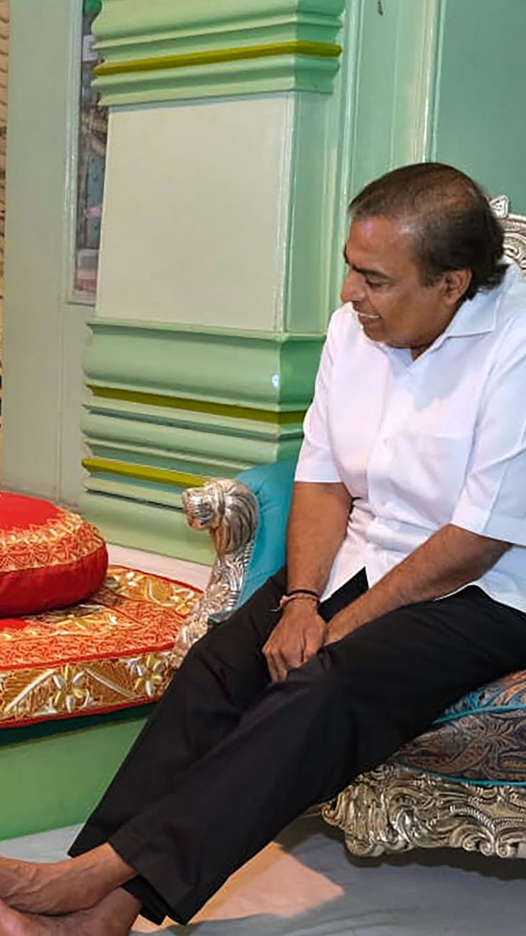 সঙ্গে রয়েছেন হবু