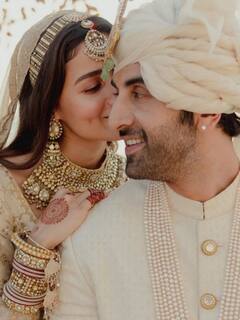 Celebs Expensive Gifts: अक्षय से रणबीर तक, इन सितारों ने अपनी लेडी लव को दिए महंगे तोहफे, किसी ने लग्जरी कार तो किसी ने डायमंड रिंग