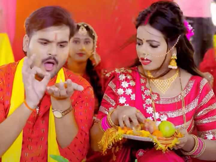 Arvind akela kallu bhojpuri song with Anisha Pandey bhakti geet loved by fans Bhojpuri Song: माता के दरबार में पहुंचे अनीशा और अरविंद अकेला कल्लू, वायरल हुआ वीडियो