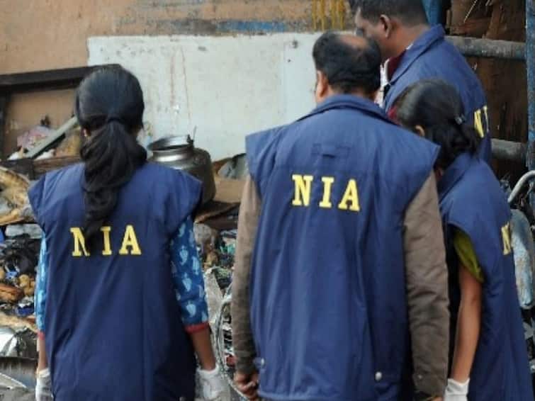PFI case NIA raids 40 places in Telangana and Andhra detains 4 people PFI Case : एनआयएची 40 ठिकाणी छापेमारी, चार जणांना अटक