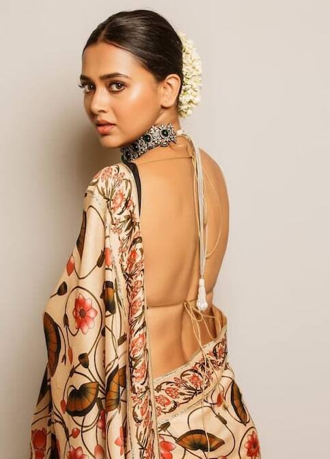 તેજસ્વી થોડા સમય પહેલા તેની આંગળીમાં સુંદર વીંટી ફ્લોન્ટ કરતી જોવા મળી હતી. આ પછી તેમની સગાઈની અટકળો ચાલી રહી હતી, પરંતુ બાદમાં જાણવા મળ્યું કે એવું કંઈ નથી.