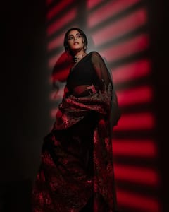 నలుపు చీరలో ఉన్న ఈ హీరోయిన్‌ను గుర్తుపట్టారా?